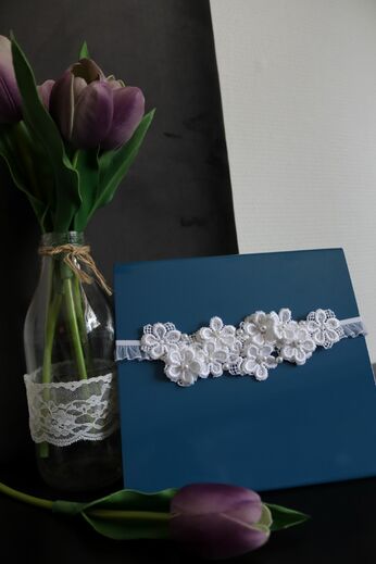 podvazek louka květin