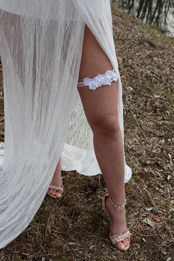 podvazek louka květin