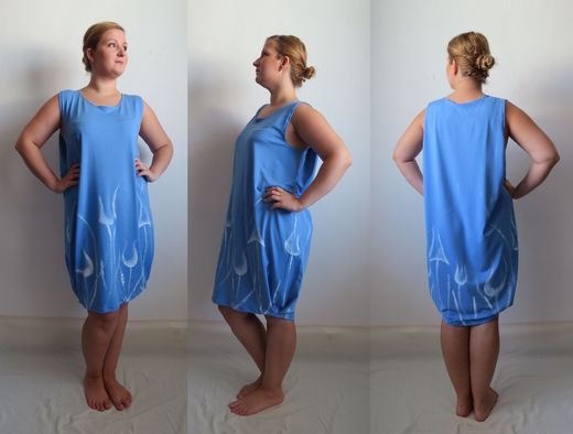 ESENCE POSEDLOSTI – ručně malované modré úpletové šaty