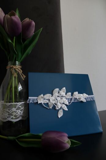 podvazek rostoucí listí